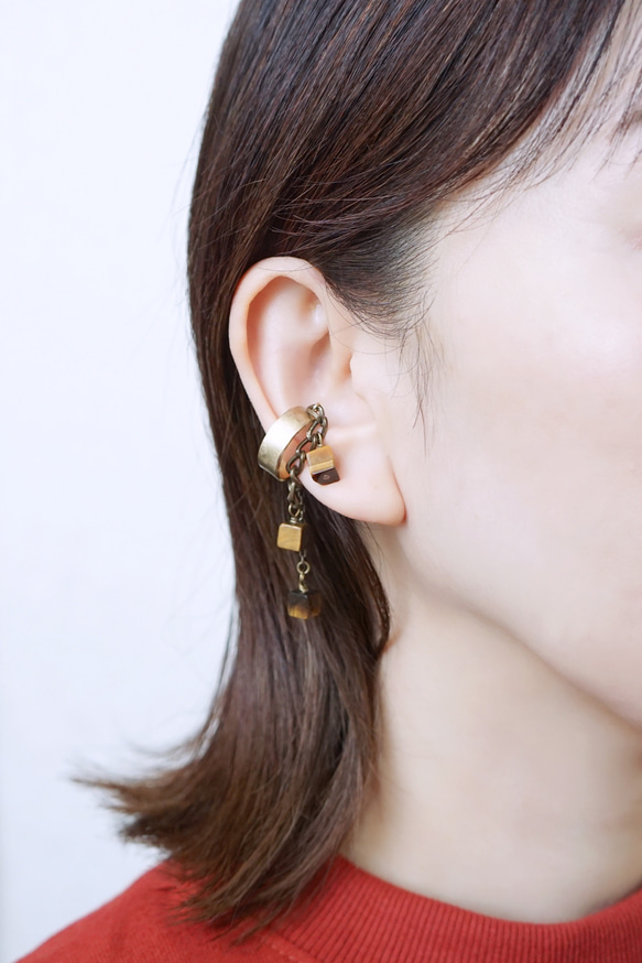 單顆黃銅耳夾，「虎眼石 x 鏈」六月生辰石虎眼石耳夾立方體 第4張的照片