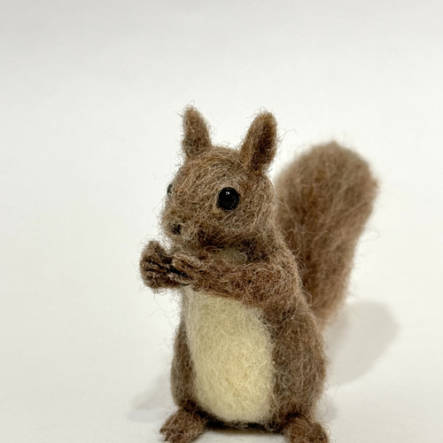 T様 オーダー作品《小さなリス》 羊毛フェルト 華梨 通販｜Creema  