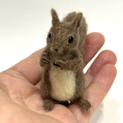 T様 オーダー作品《小さなリス》 羊毛フェルト 華梨 通販｜Creema  