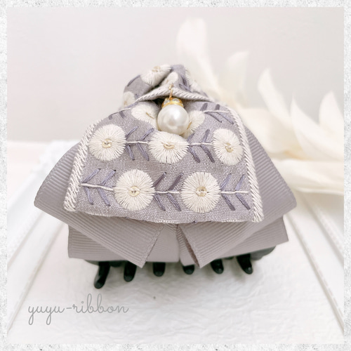 インド刺繍リボンのバンスクリップ グレー 花柄 シンプル 上品