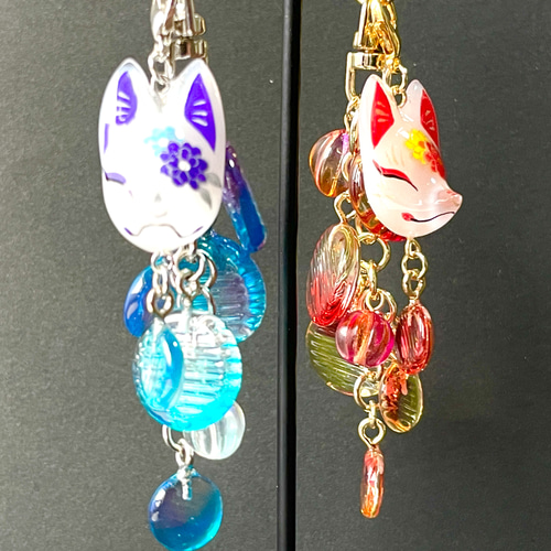 RUKURUKU/花火を眺める窓辺の親子キツネ　オルゴナイトキーホルダー RUKURUKU様専用/花火を眺める窓辺の親子キツネ オルゴナイト