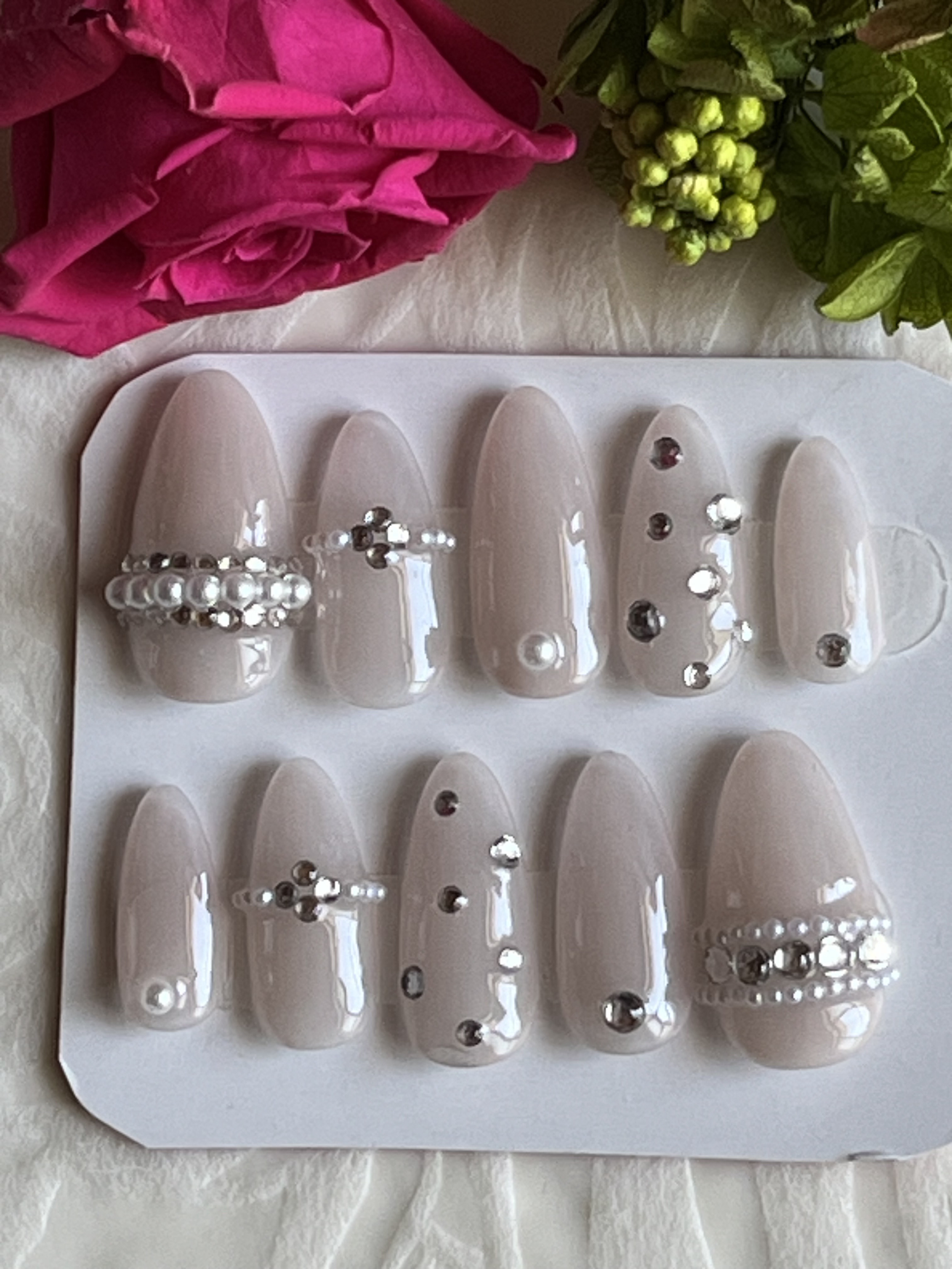 Tiffany & Co. ネイルケアセット ✨ネイルケアセット付✨ 人気のベージュネイルにラインストーン
