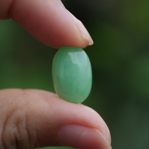 アップルグリーン高品質☆ミャンマー翡翠（本翡翠）s1351 天然石 Funky