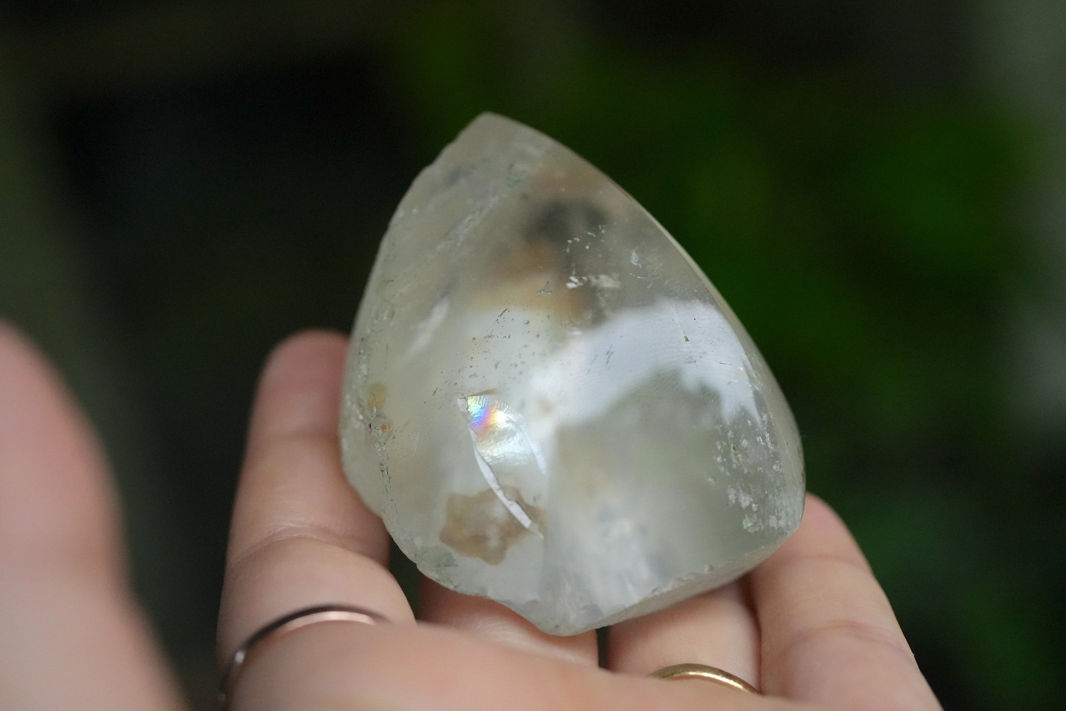 虹入りホワイト★ガーデンクォーツ原石 s1355