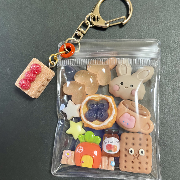 ガチャ詰めポーチ キャンディバック  ガチャ　じゃらじゃらキーホルダー 0b2aab1c828e35af8b08695a3fa8f1