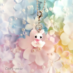 羊のビーズチャーム　素敵な逸品 羊とベルフラワーとビーズボールのチャーム - シトラスグリーン