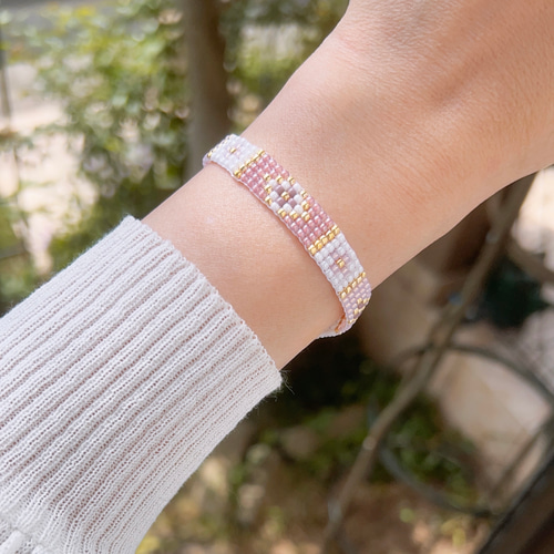 コーデにさりげなく彩りを添えるビーズのブレスレット＊サイズオーダー