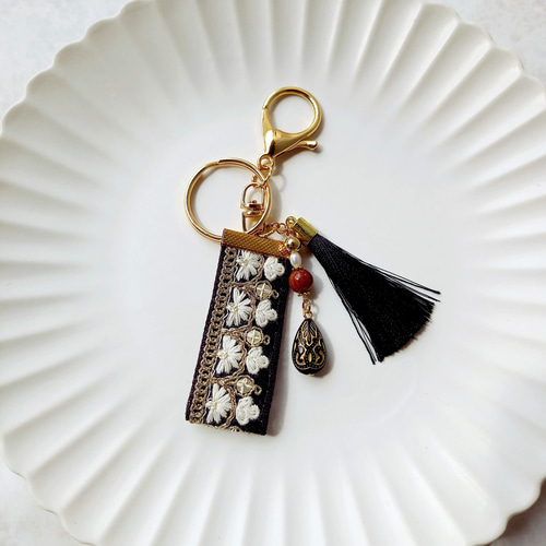 新色追加】インド刺繡リボンと天然石のキーホルダー バッグチャーム