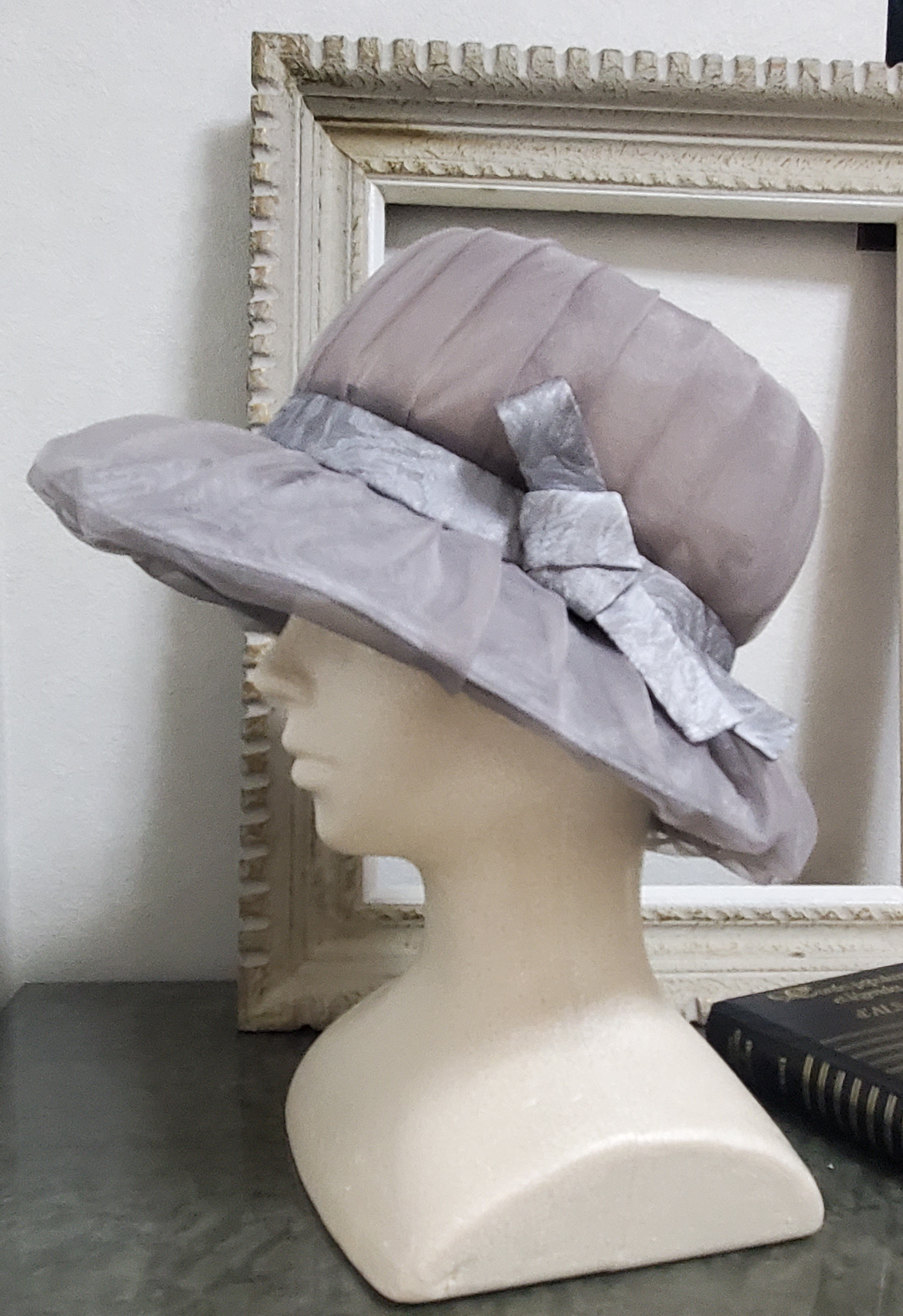 纏う…装いの帽子【オーガンジーで覆ったクローシェ】グレーのジャカードとオーガンジーで上品で高級感のある帽子