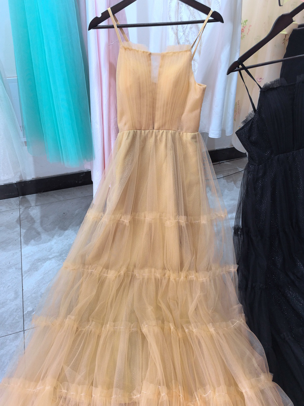 セクシー キャミソール Aライン カラードレス色はカスタマイズ可能ですふんわり フリル ビジュードレ花嫁 演奏会 D24 13,160円