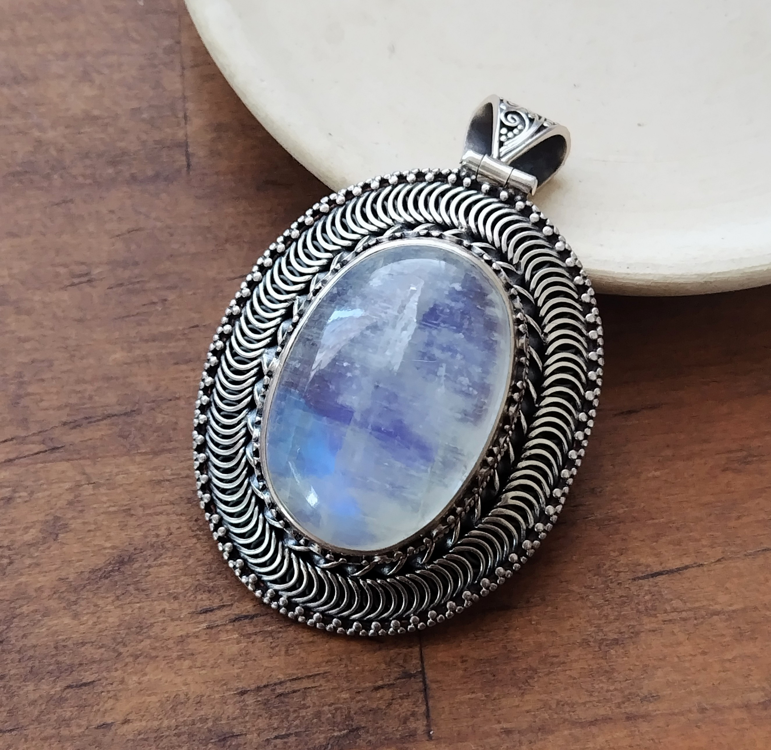 ロイヤルブルームーンストーンのペンダント