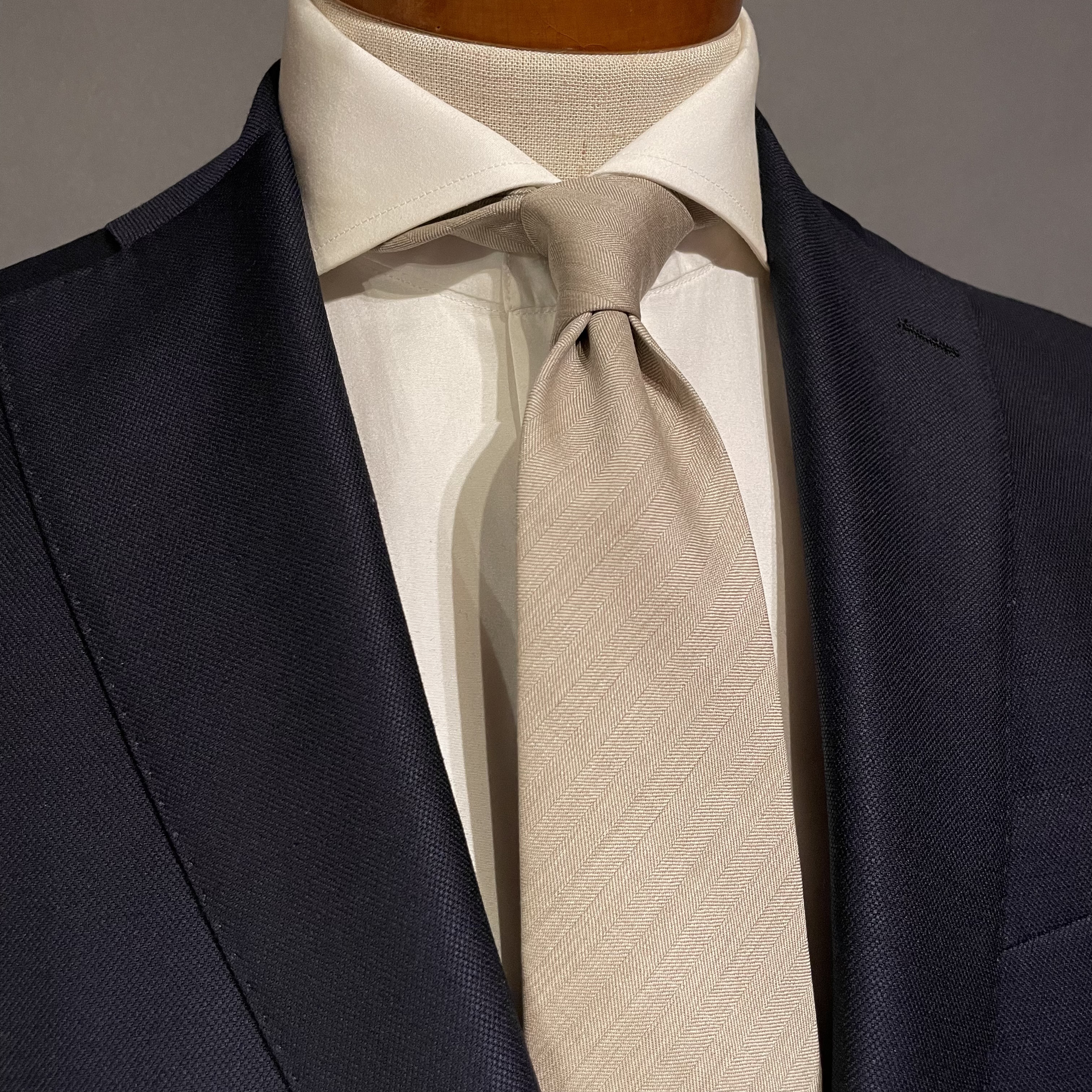 【受注製作】ライトベージュ　ストライプ　ネクタイ　父の日　プレゼント　ギフト　誕生日【別途】名入れ　イニシャル　刺繍