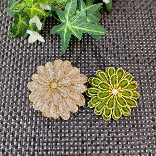 受注制作】黄緑 生成 黒 成人式 髪飾り つまみ細工 ちりめん 卒業式