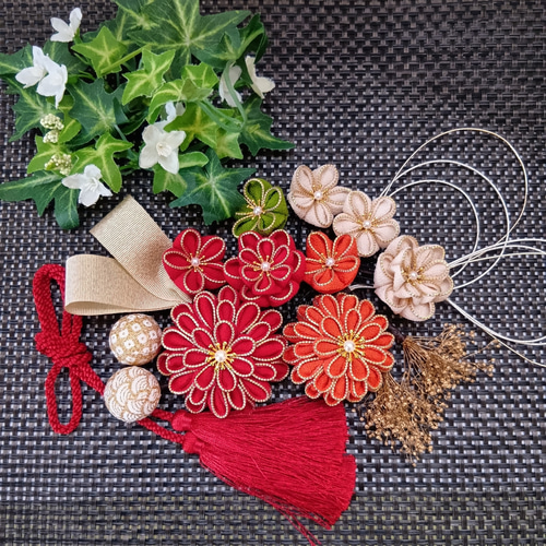 和装髪飾り　赤　オレンジ　つまみ細工　結婚式　成人式　卒業式　袴　七五三　訪問着 つまみ細工 髪飾り 赤 オレンジ 白 成人式 結婚式 七五三 753