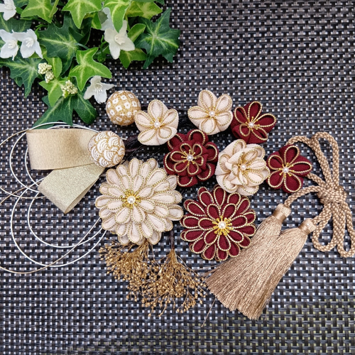 受注制作】えんじ 生成 成人式 髪飾り つまみ細工 ちりめん 卒業式