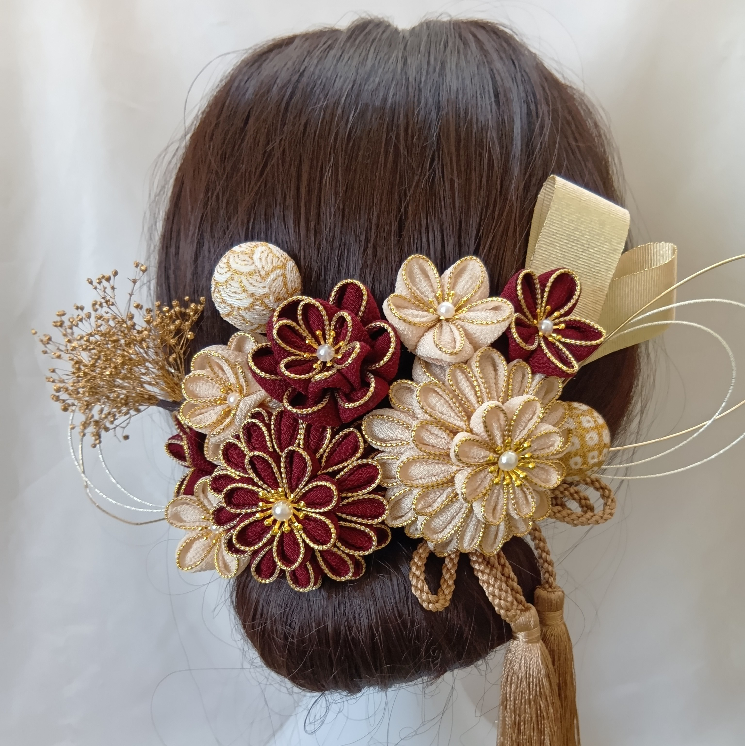 【受注制作】えんじ　生成　成人式　髪飾り　つまみ細工　ちりめん　卒業式　結婚式　和装　袴　タッセル　和玉　かすみ草