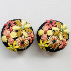 刺繍猿ブローチ お猿さんとアジアンフラワー ブローチ 刺繍と猫