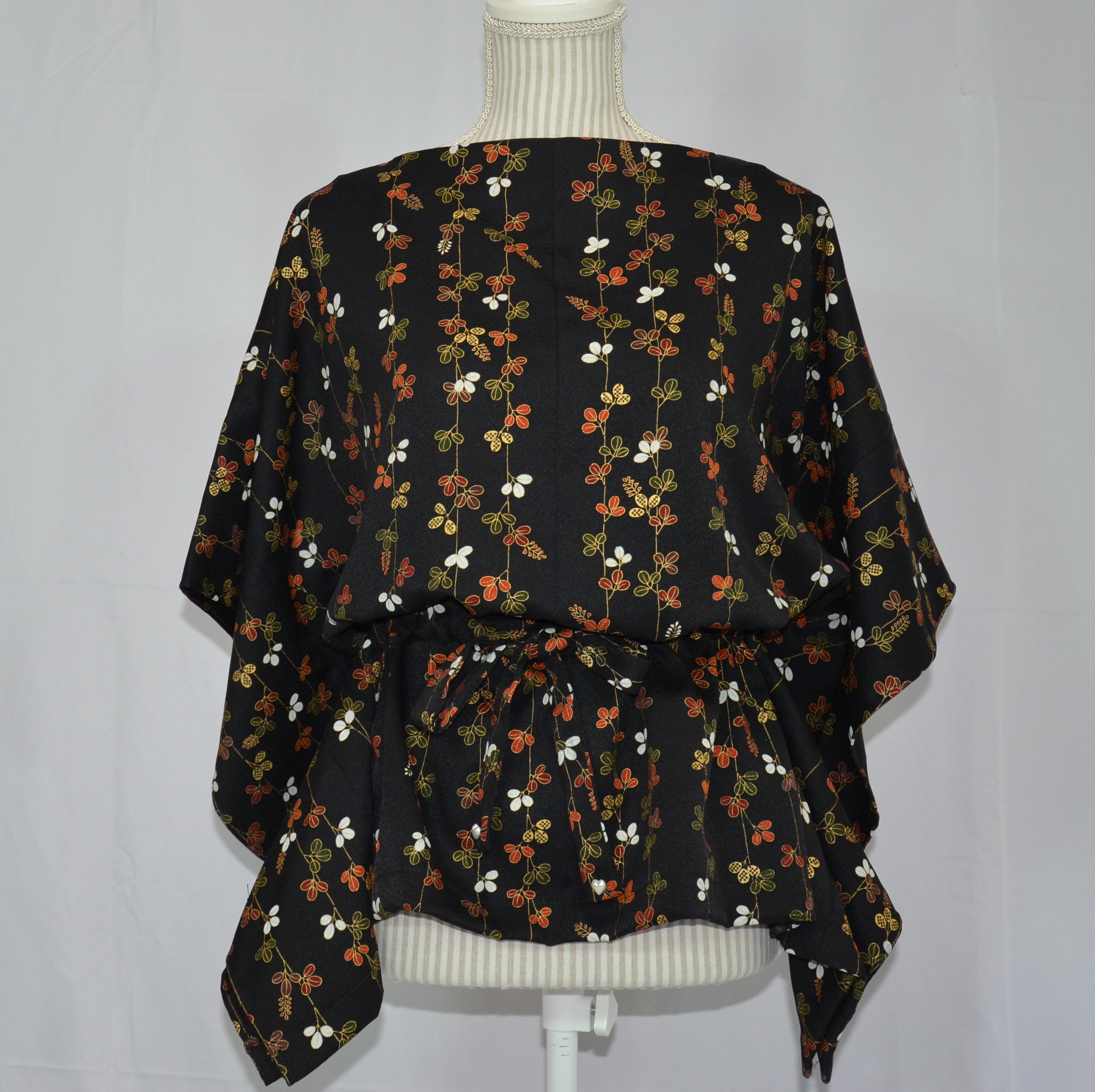 気品のお召。連なる萩が秋を告げるブリリアントなブラウス