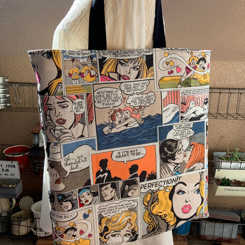 こちらはアメコミ15作品のセットです。 即購入OKです。 ラスト1点❗️大きなトート アメコミ風ゴブラン 片面はブラウン