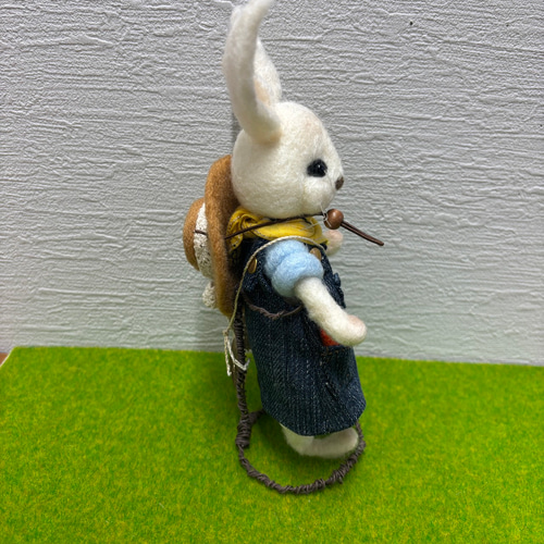 羊毛フェルト 農場で働くうさぎの凛ちゃん 置物 羊毛フェルト toiro 