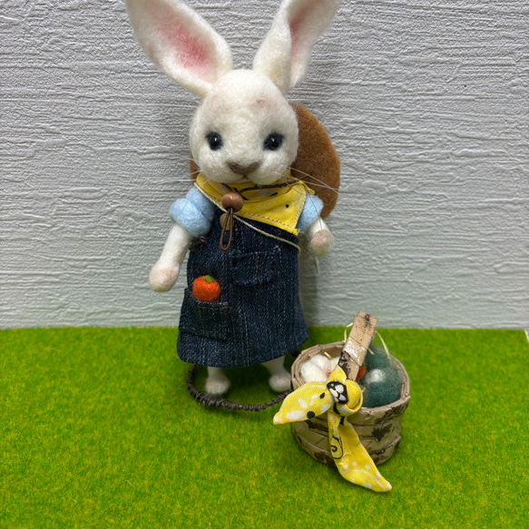 羊毛フェルト 農場で働くうさぎの凛ちゃん 置物 羊毛フェルト toiro 