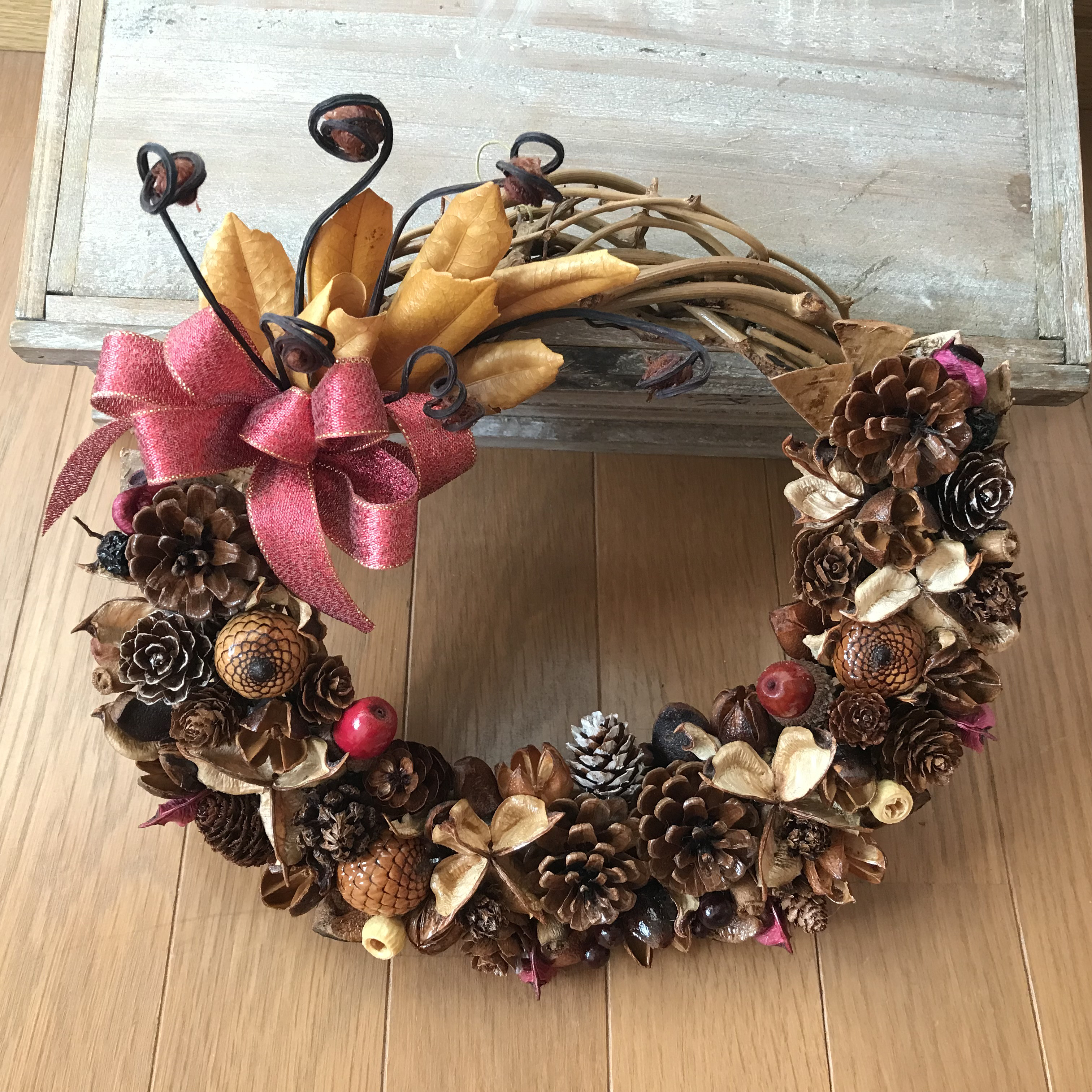 秋を感じるボタニカルハーフムーンリース　（一点限定）