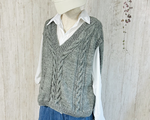 ニットのベスト ハンドメイド 【極美品】bergfabel グレー トグルニットベスト（グレー/ブラウン/キナリ/アウター セール】 L トップス