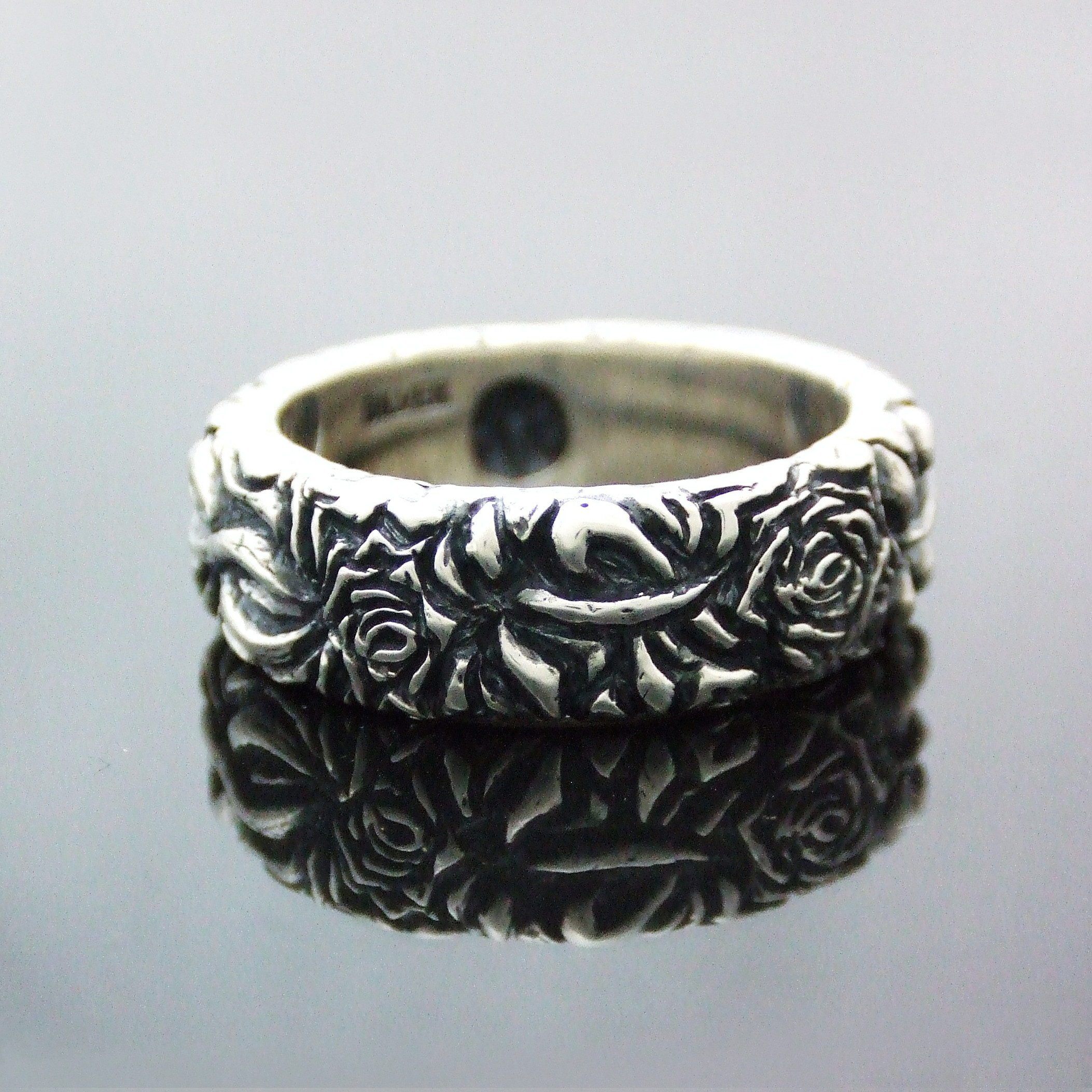 薔薇モチーフのシルバーローズリング