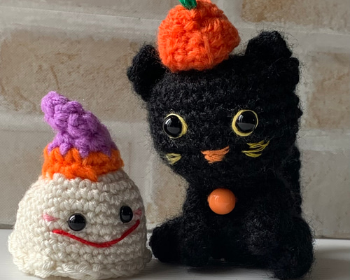 [確認用]あみぐるみ   クロ猫ちゃんとワンちゃん ハロウィン あみぐるみ 黒猫 おばけちゃんの名コンビ あみぐるみ