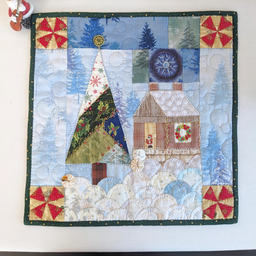 北欧風小さなクリスマスインテリア☆パッチワークキルトのタペストリー