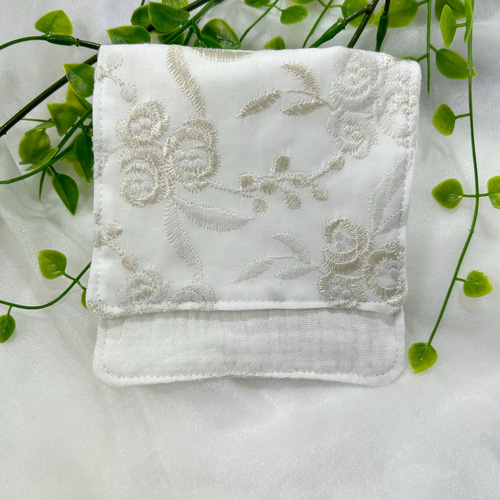 豪華な花柄刺繍と優しいぽこぽこダブルガーゼのハーフサイズ