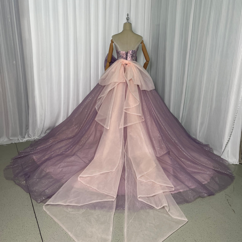 【S〜3XLサイズ】パープルティアードウエディングドレス ディープパープルカラーの花柄模様がミステリアスな美しさを放つ