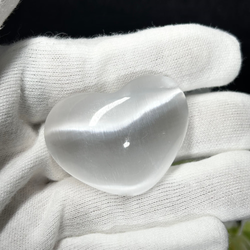 セレナイト 41mm ハート型 過去世を知る～癒しの天然キャッツアイ