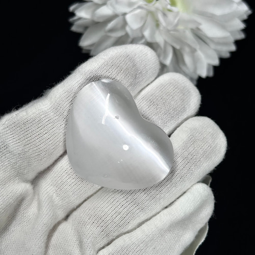 セレナイト 41mm ハート型 過去世を知る～癒しの天然キャッツアイ