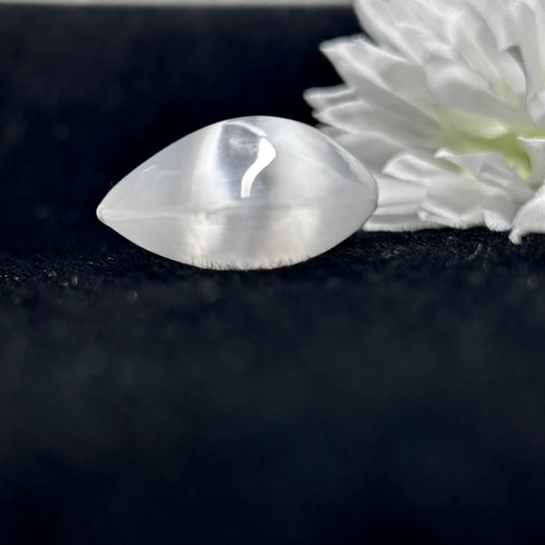 セレナイト 41mm ハート型 過去世を知る～癒しの天然キャッツアイ