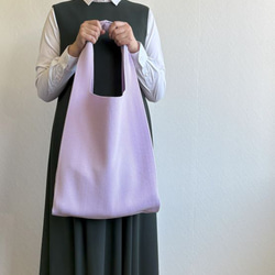 まるで服を着ているような、軽くて大きなニットトートバッグ　『推し活うちわ』がすっぽり収まるよ♪【うすラベンダー】 5枚目の画像
