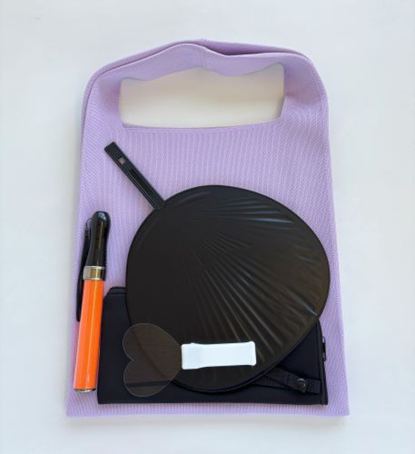 まるで服を着ているような、軽くて大きなニットトートバッグ　『推し活うちわ』がすっぽり収まるよ♪【うすラベンダー】 9枚目の画像