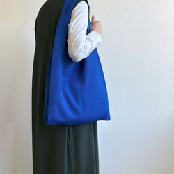 まるで服を着ているような、軽くて大きなニットトートバッグ　『推し活うちわ』がすっぽり収まるよ♪【ブルー】 3枚目の画像