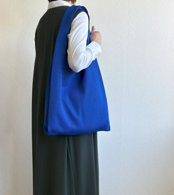 まるで服を着ているような、軽くて大きなニットトートバッグ　『推し活うちわ』がすっぽり収まるよ♪【ブルー】 3枚目の画像