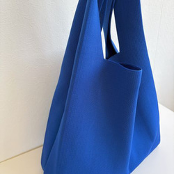 まるで服を着ているような、軽くて大きなニットトートバッグ　『推し活うちわ』がすっぽり収まるよ♪【ブルー】 4枚目の画像