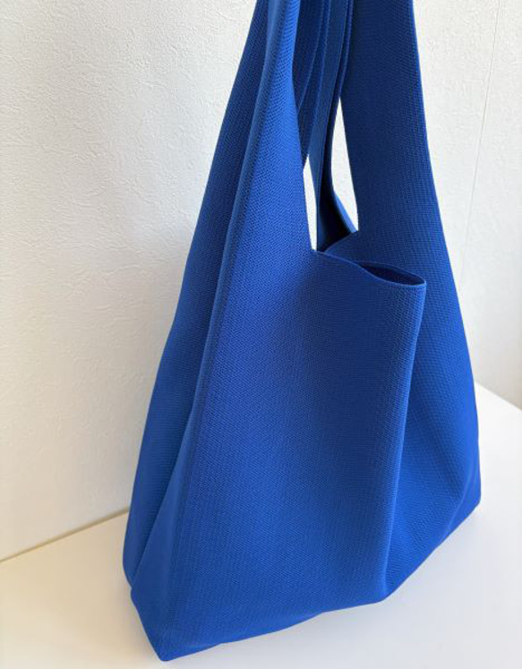 まるで服を着ているような、軽くて大きなニットトートバッグ　『推し活うちわ』がすっぽり収まるよ♪【ブルー】 4枚目の画像