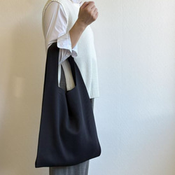 まるで服を着ているような、軽くて大きなニットトートバッグ　『推し活うちわ』がすっぽり収まるよ♪【ブラック】 3枚目の画像