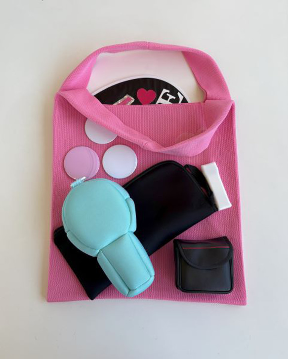 まるで服を着ているような、軽くて大きなニットトートバッグ　『推し活うちわ』がすっぽり収まるよ♪【ブラック】 6枚目の画像