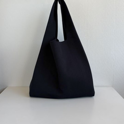 まるで服を着ているような、軽くて大きなニットトートバッグ　『推し活うちわ』がすっぽり収まるよ♪【ブラック】 1枚目の画像