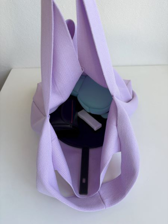 まるで服を着ているような、軽くて大きなニットトートバッグ　『推し活うちわ』がすっぽり収まるよ♪【ブラック】 8枚目の画像