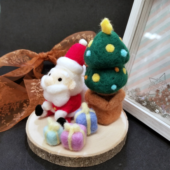 羊毛フェルト クリスマス ひとやすみサンタさん～ツリーとプレゼント