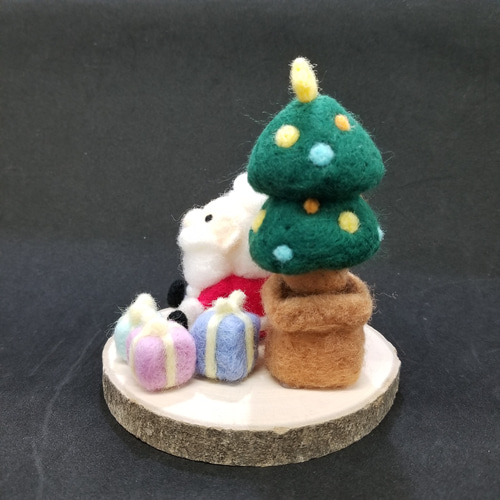 羊毛フェルト クリスマス ひとやすみサンタさん～ツリーと