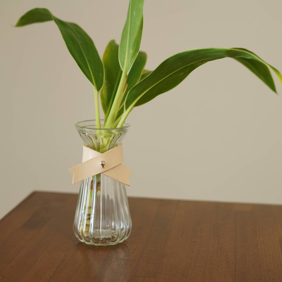 花束ブーケのような ガラス製フラワーベース きなりナチュラルレザーの