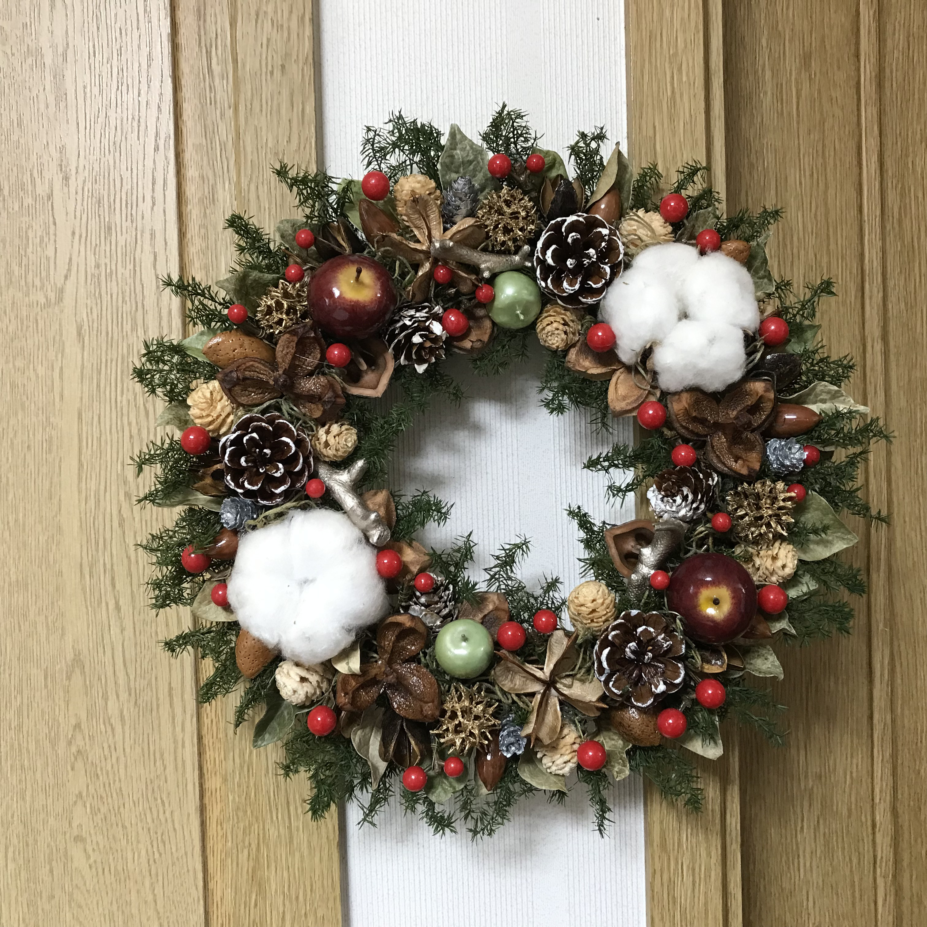 《X'mas》北欧の森の林檎と木の実のリース　30cm（1点限定＊林檎のお色違い）