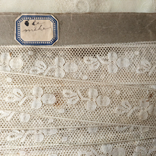 フランスアンティーク台紙付きレース